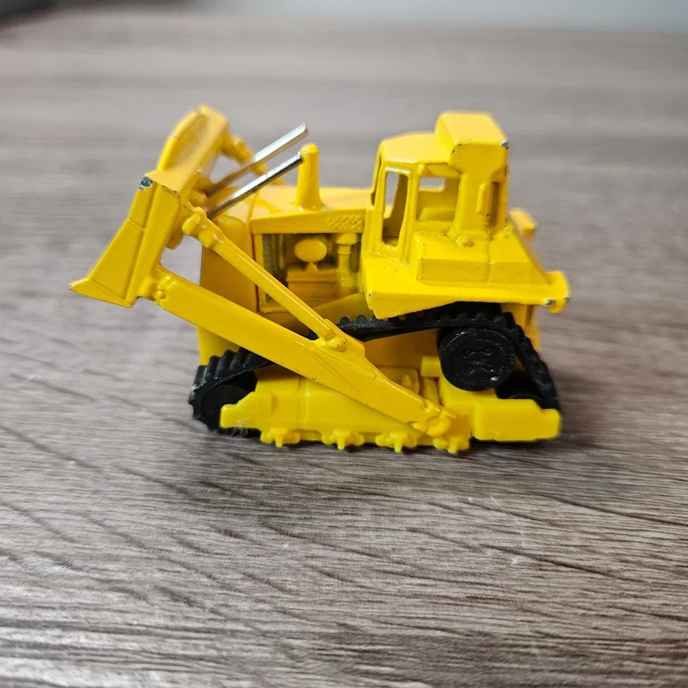 Hot Wheels 1979 Cat Bulldozer Yellow Diecast Construction Vehicle